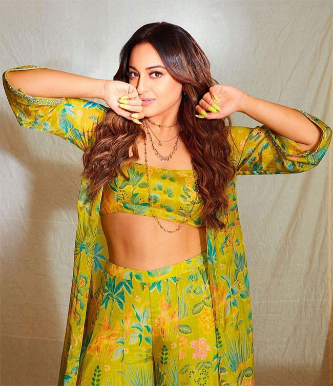 650px x 752px - Sonakshi Sinha - Indian Actress Profile, Pictures, Movies, Events |  nowrunning
