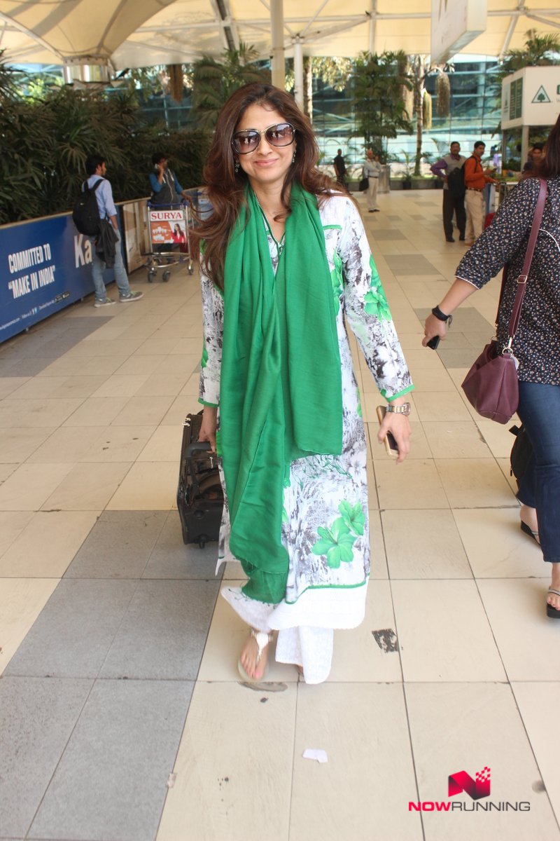 Actress Urmila Matondkar Spotted At Airport Departure – Gallery